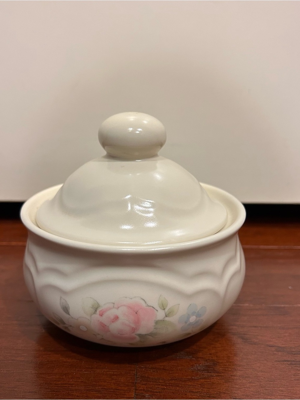 Vintage Pfaltzgraff Tea Rose Butter tub or spice/sugar tub and Lid - Picture 3 of 12